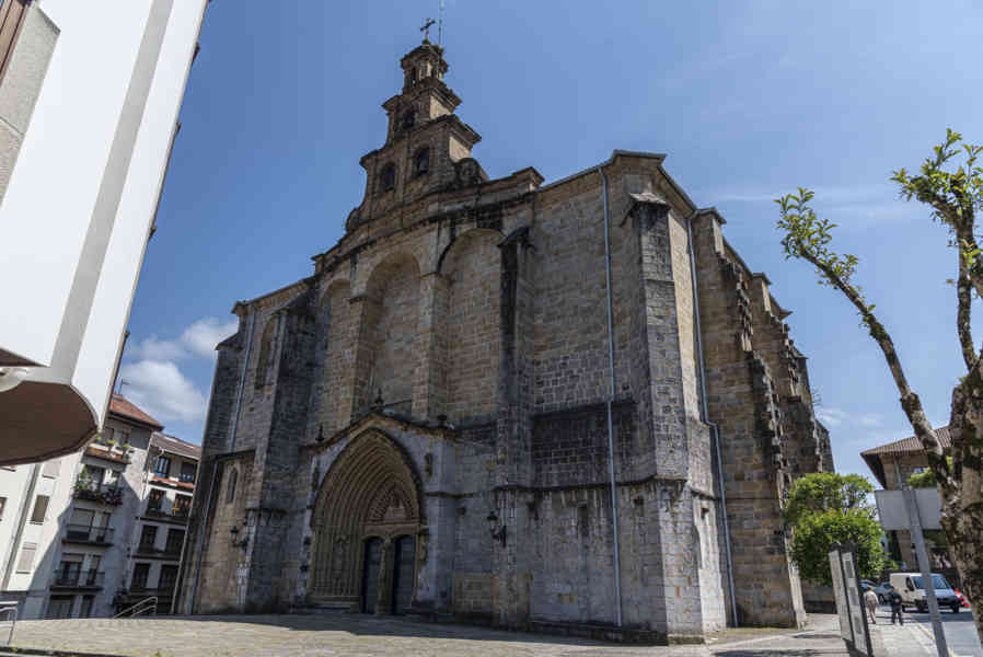 Vizcaya - Gernika-Lumo 20 - iglesia de Santa María.jpg